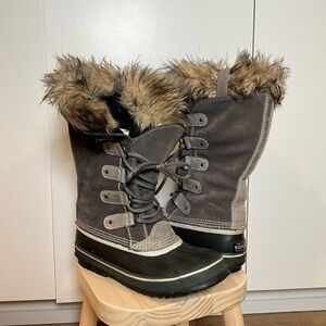 Sorel Women's Gray and Black Winter Boots